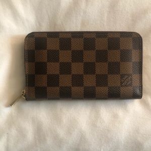 Louis Vuitton zippy compact wallet